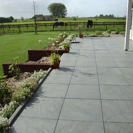 Hanenberg Oda ve Kahvaltı 3*